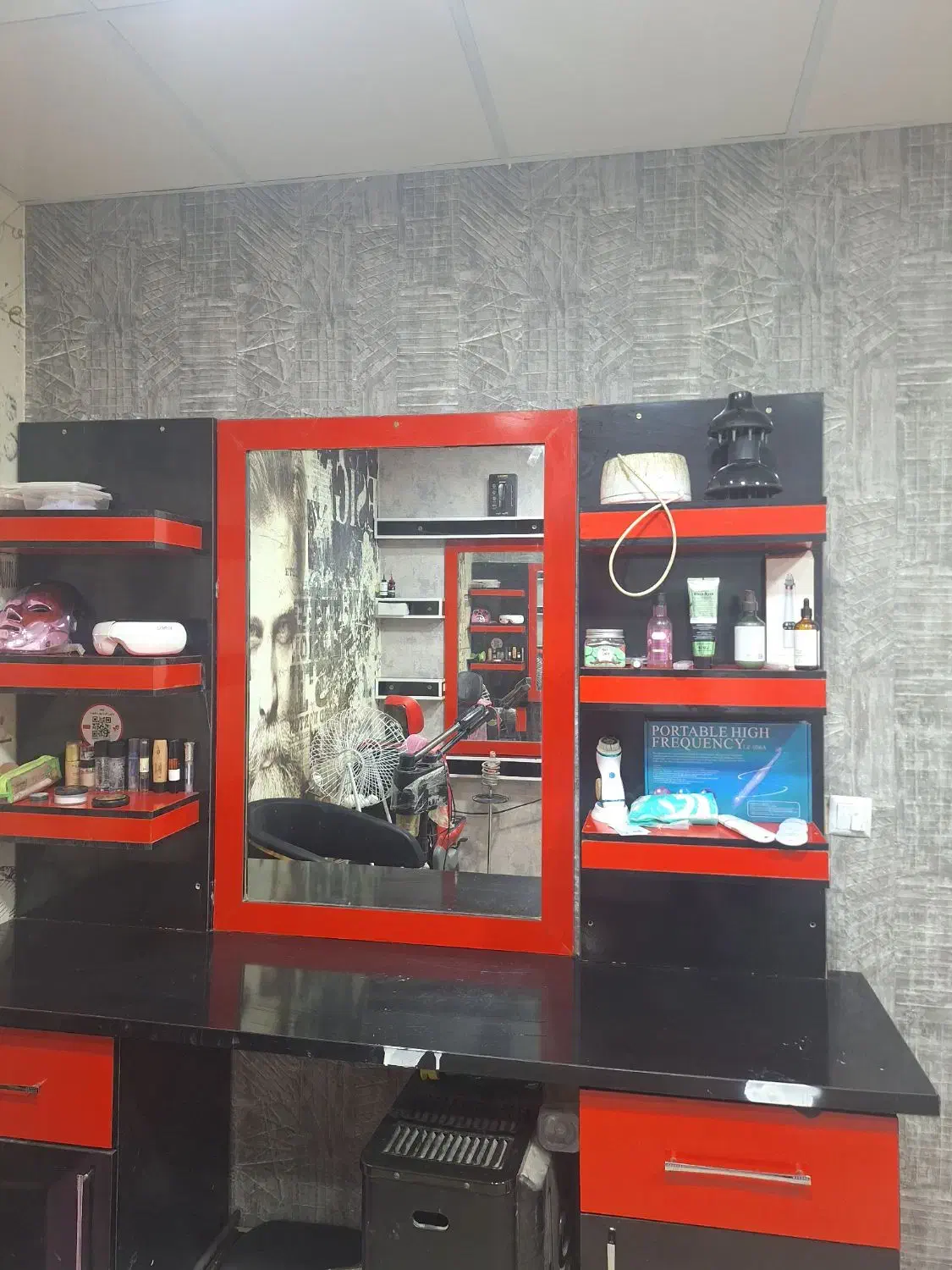 دکور آرایشگاه فروشی|آرایشگاه و سالن‌های زیبایی|قاسم‌آباد (خواف), |دیوار