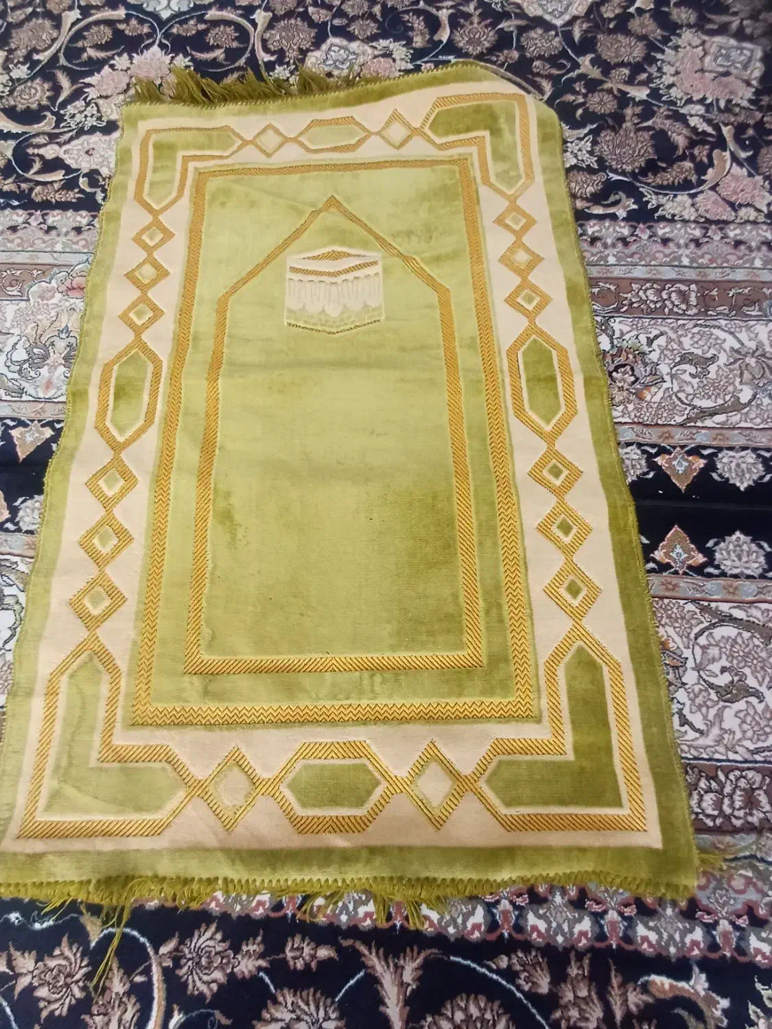 فرش زیر سجاده ی نماز|فرش|قدس, شهر‌قدس|دیوار