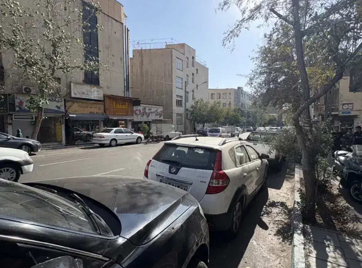 زیر پله بر استاد حسن بنا جنوبی با ارتفاع سقف بلند|اجارهٔ مغازه و غرفه|تهران, مجیدیه|دیوار