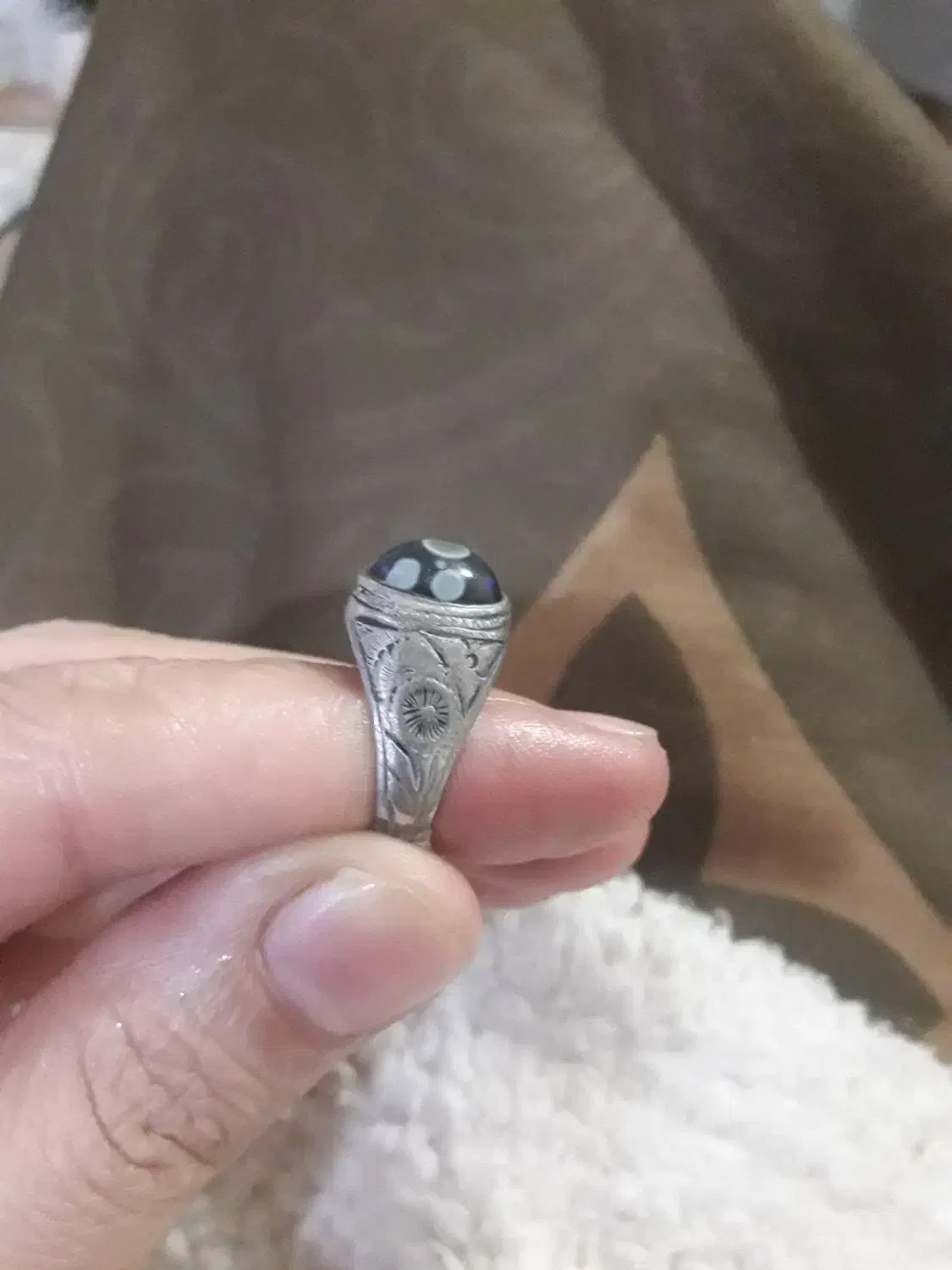 انگشتر|جواهرات|زرندیه, |دیوار