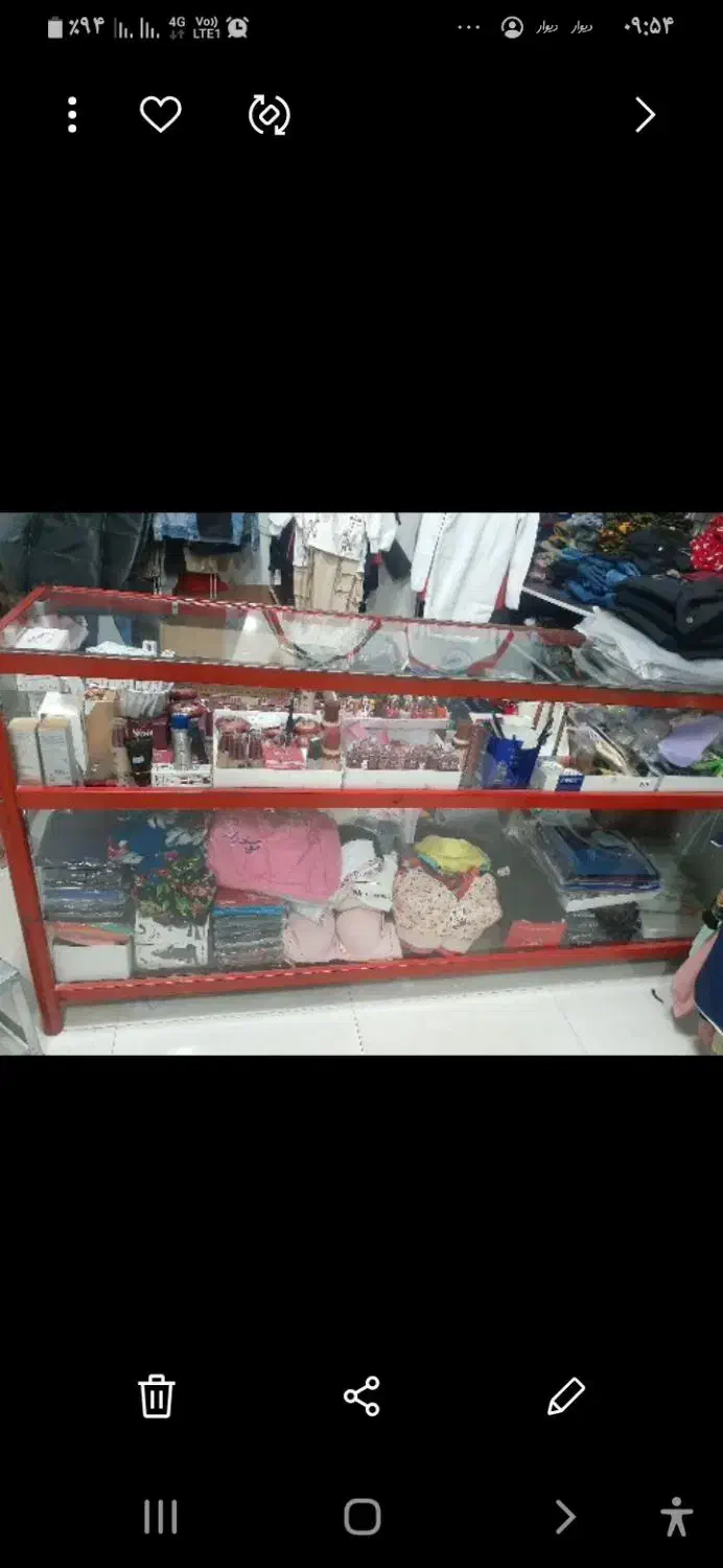 ویترین و رگال چرخشی و تعداد زیاد چوب لباسی|فروشگاه و مغازه|کوهدشت, |دیوار