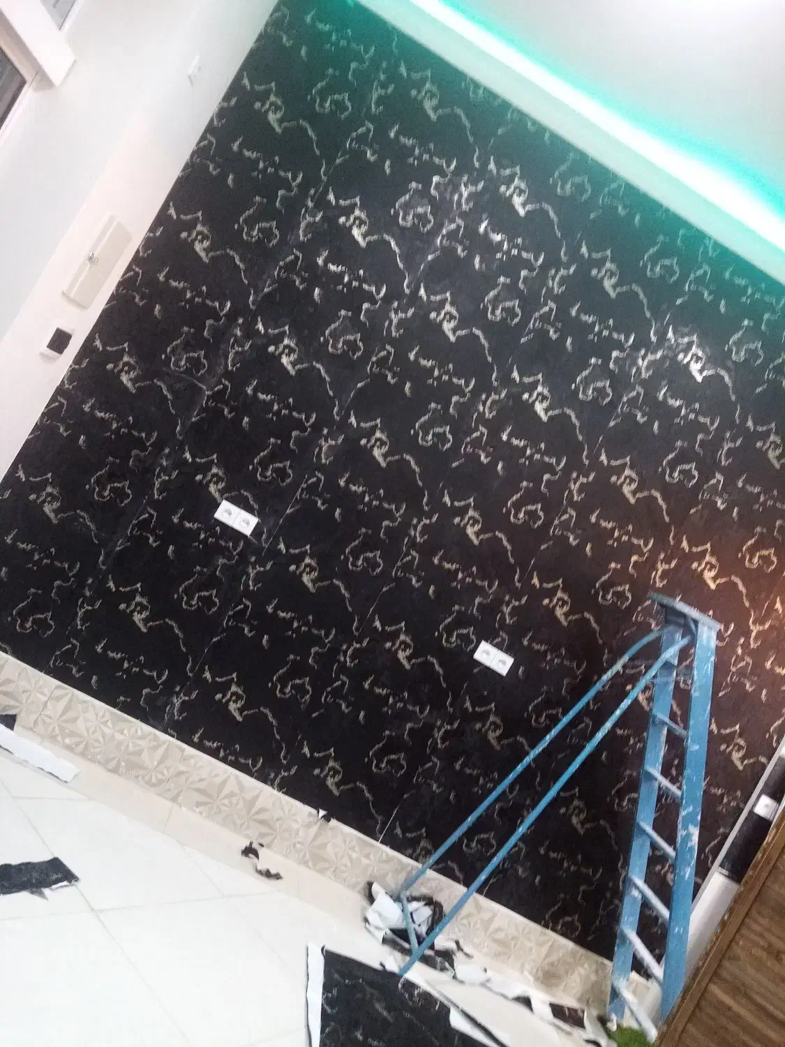 نصب کاعذ دیواری و رنگامیزی|خدمات پیشه و مهارت|زابل, |دیوار