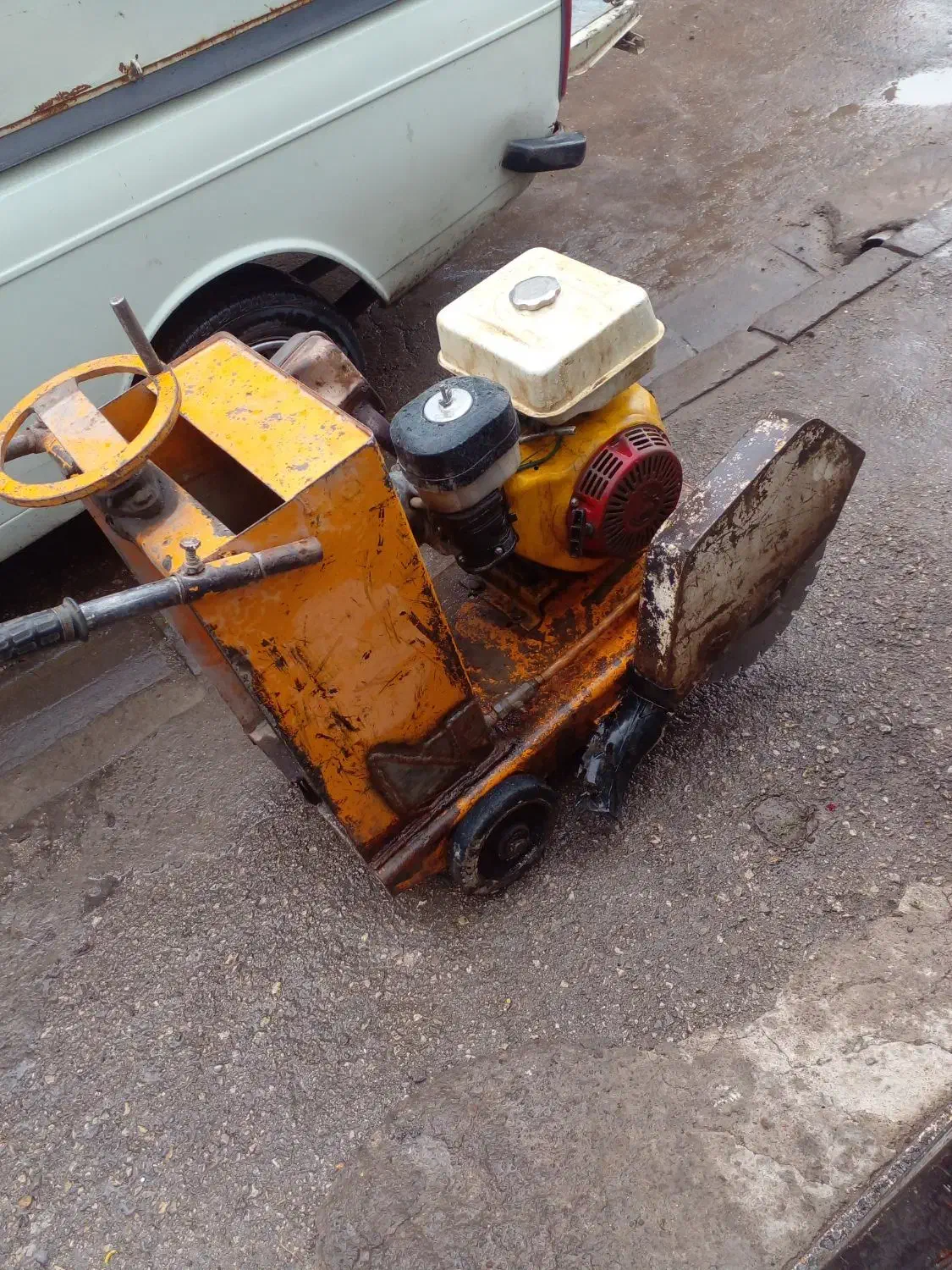 کاتر برش آسفالت سقف وخیابان و بتن مسلح|خدمات پیشه و مهارت|رشت, حومه رشت|دیوار