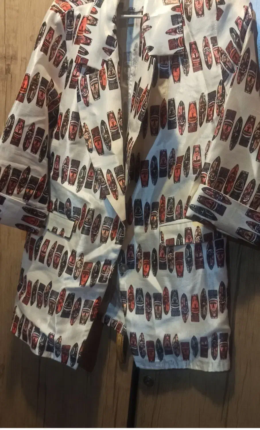 سه دسته لباس تمیز. و مرتب|لباس|خرمشهر, |دیوار