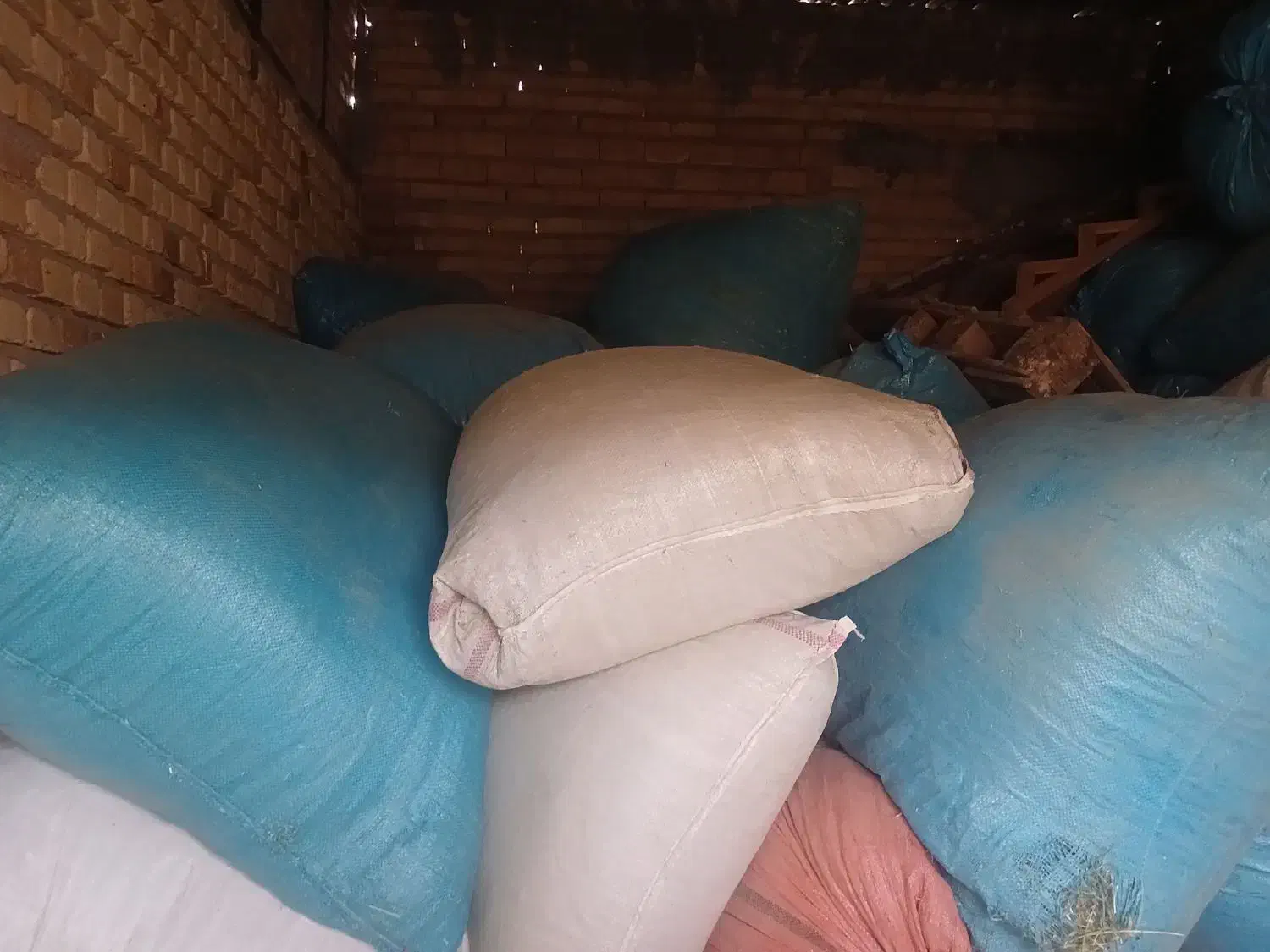 کاه یونجه|لوازم جانبی حیوانات|بروجرد, |دیوار