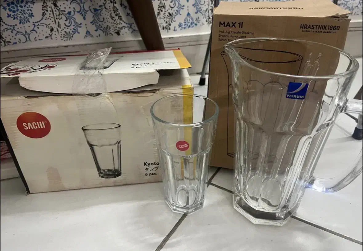 پارچ و دو دست لیوان نو|ظروف سرو و پذیرایی|مشهد, نیروی هوایی|دیوار