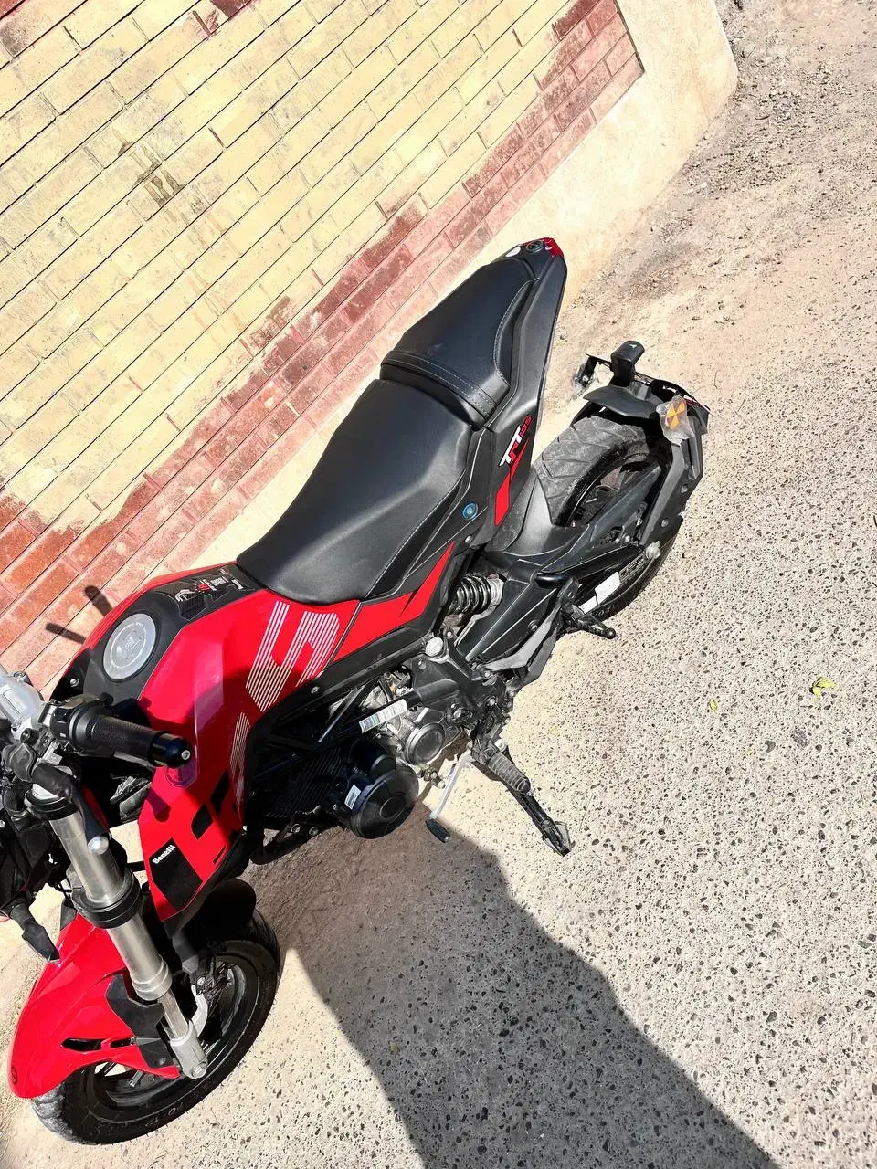 بنلی 135|موتورسیکلت|اندیشه, اندیشه فاز ۲|دیوار