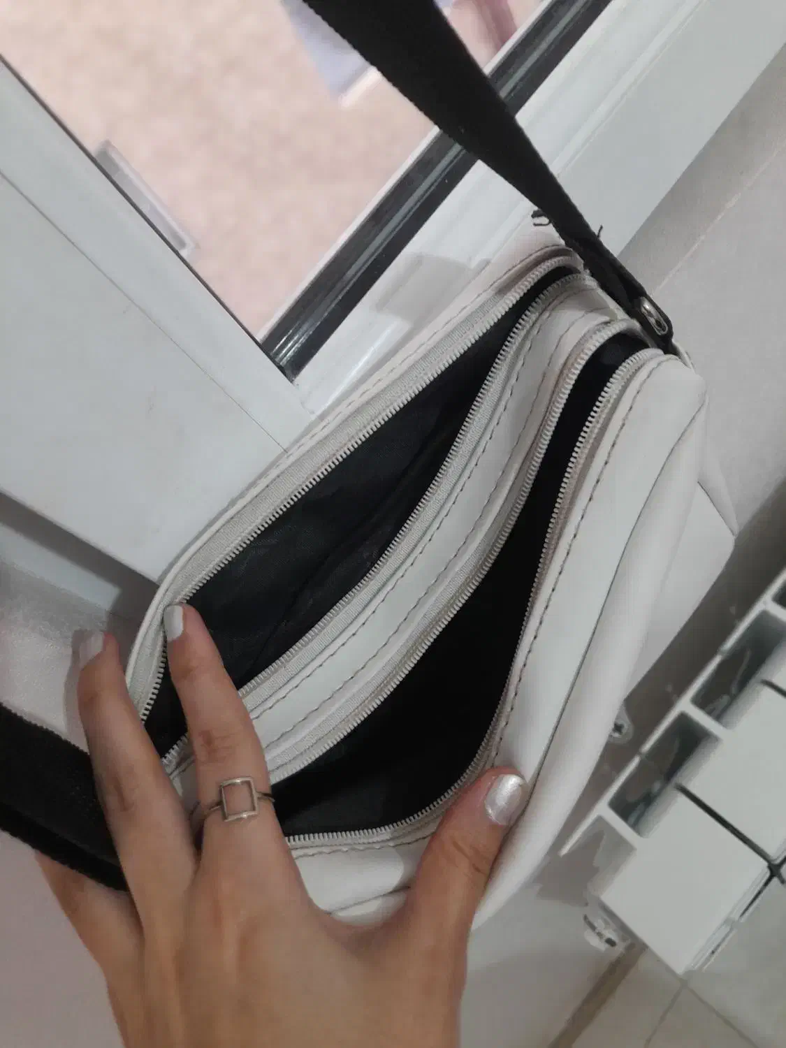 کیف سفید|کیف، کفش، کمربند|رشت, یخسازی|دیوار