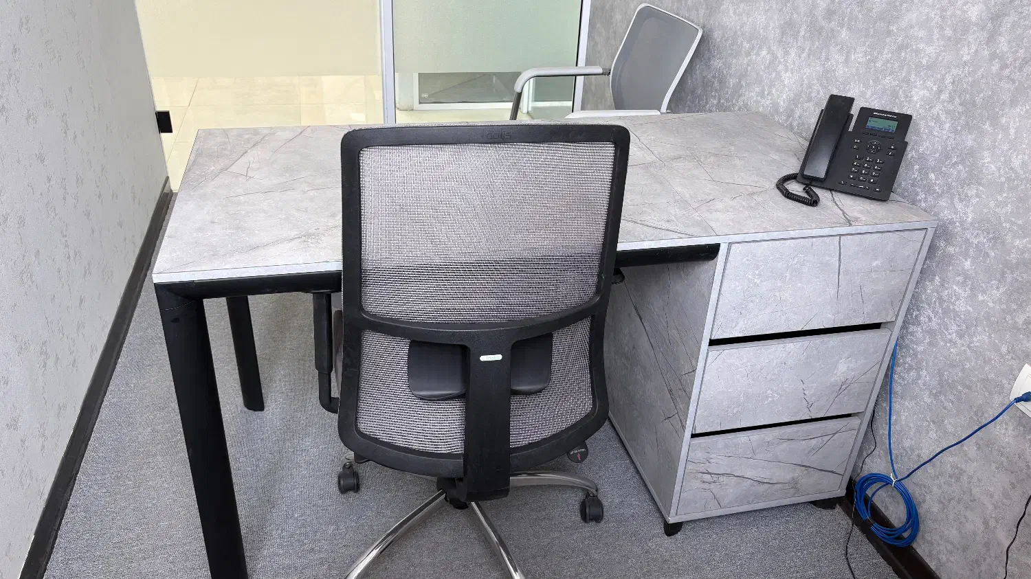 میز اداری|مبلمان اداری|قم, قلعه عموحسین|دیوار