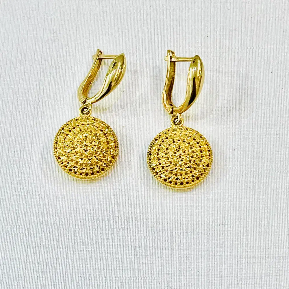 گوشواره آوا|جواهرات|قلعه قاضی, |دیوار