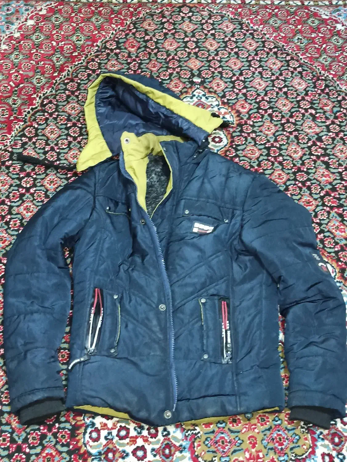 کابشن پسرونه|لباس|لاهیجان, کوی زمانی|دیوار