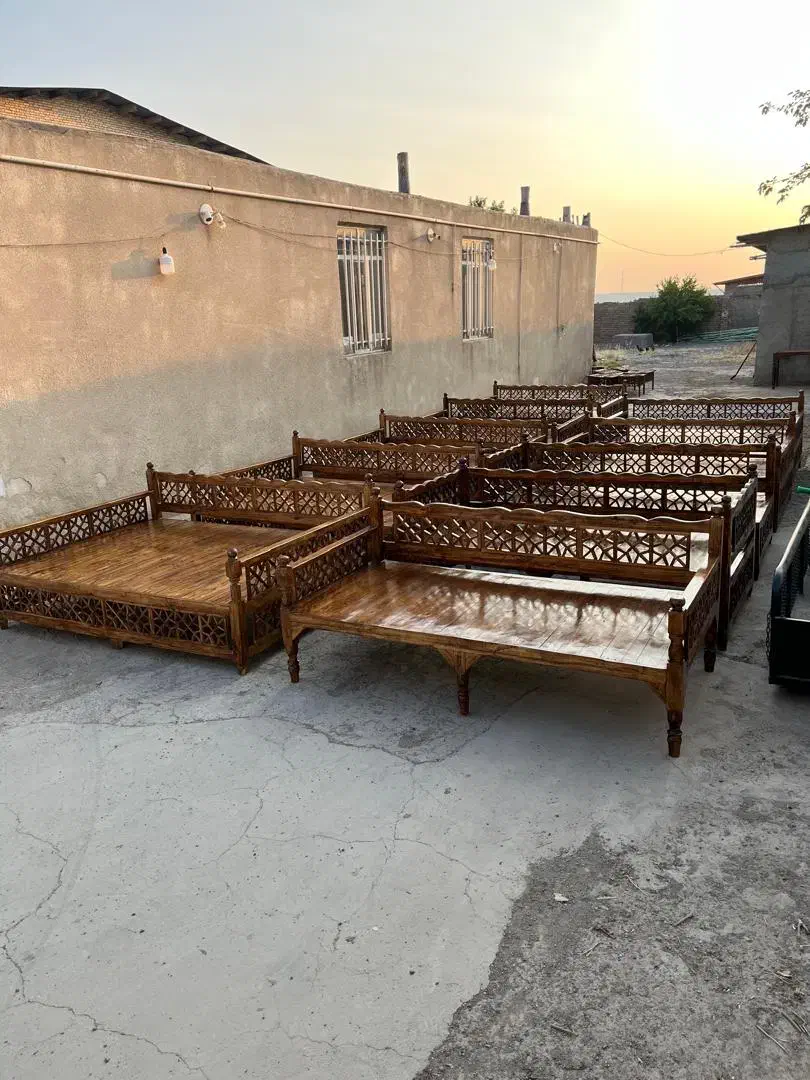 تخت سنتی ابزار خورده بدون واسطه|مبلمان خانگی و میز عسلی|کرج, پیشاهنگی|دیوار