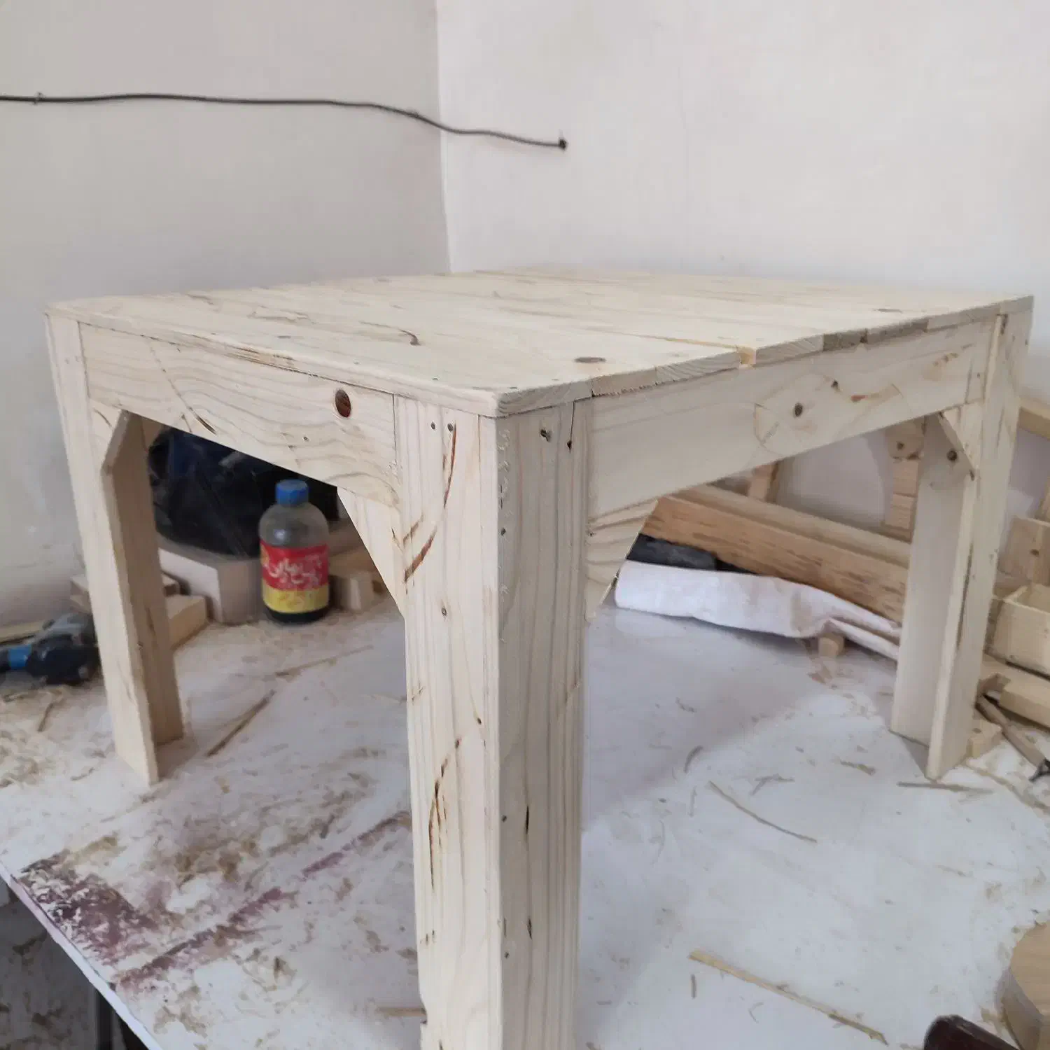 کرسی چوبی روسی|صندلی و نیمکت|میانه, |دیوار