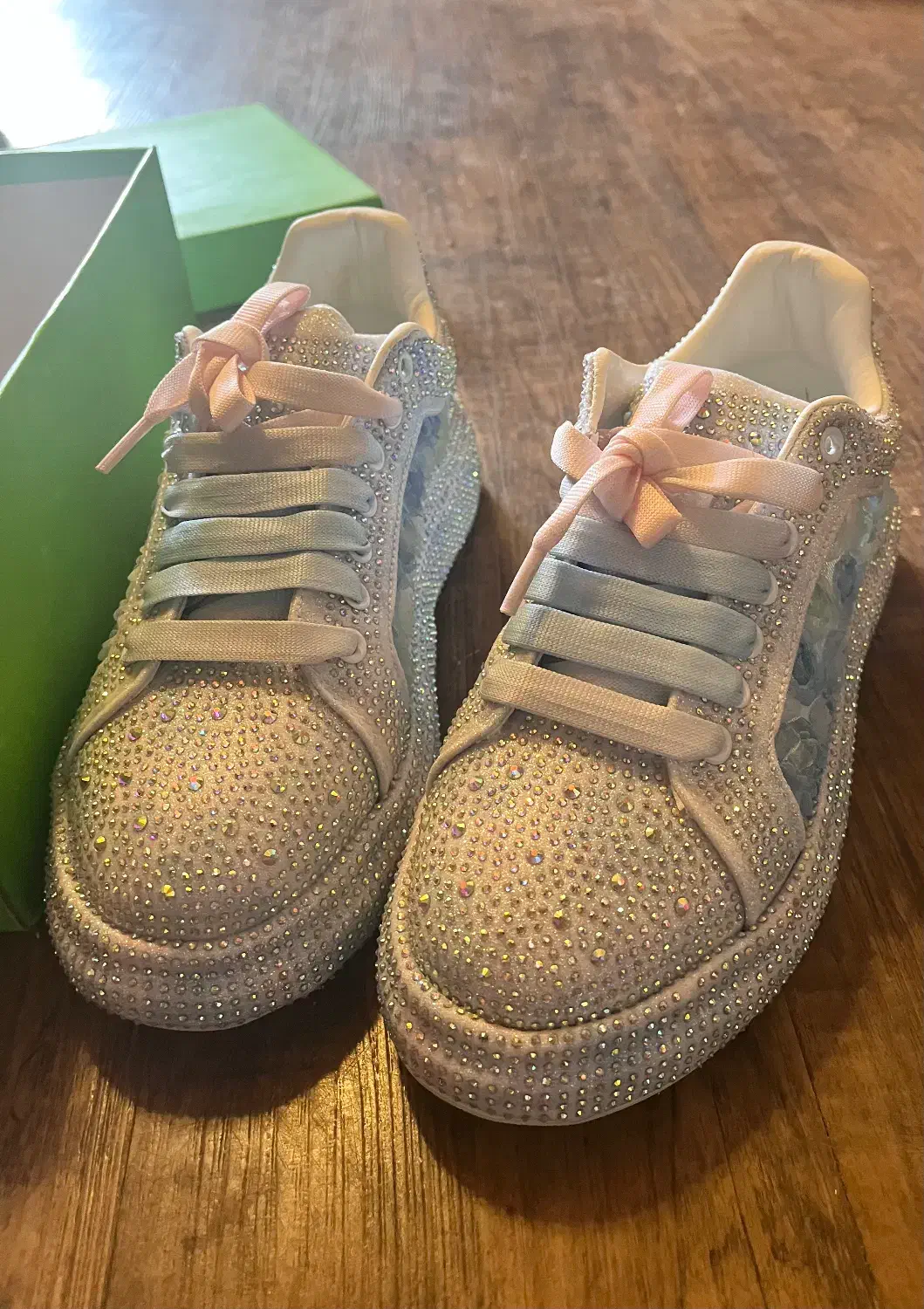 کتونی|کیف، کفش، کمربند|بندر انزلی, آذربایجان|دیوار