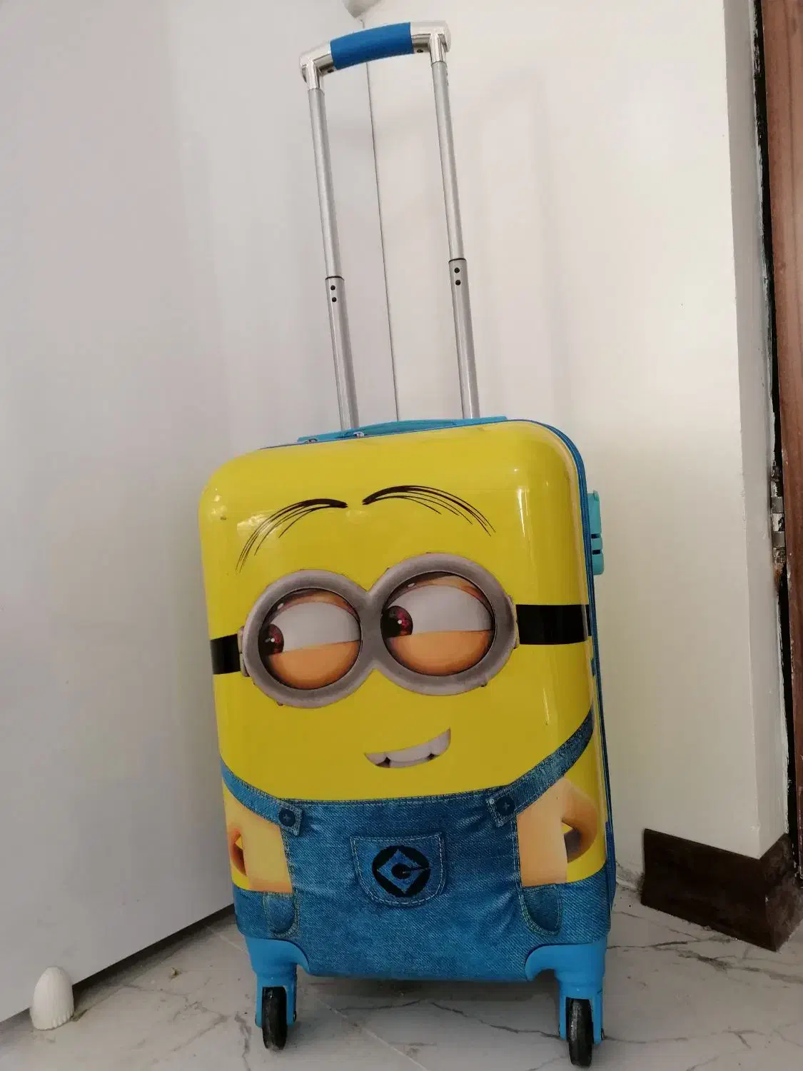 چمدان مینیون|کیف، کفش، کمربند|بومهن, |دیوار