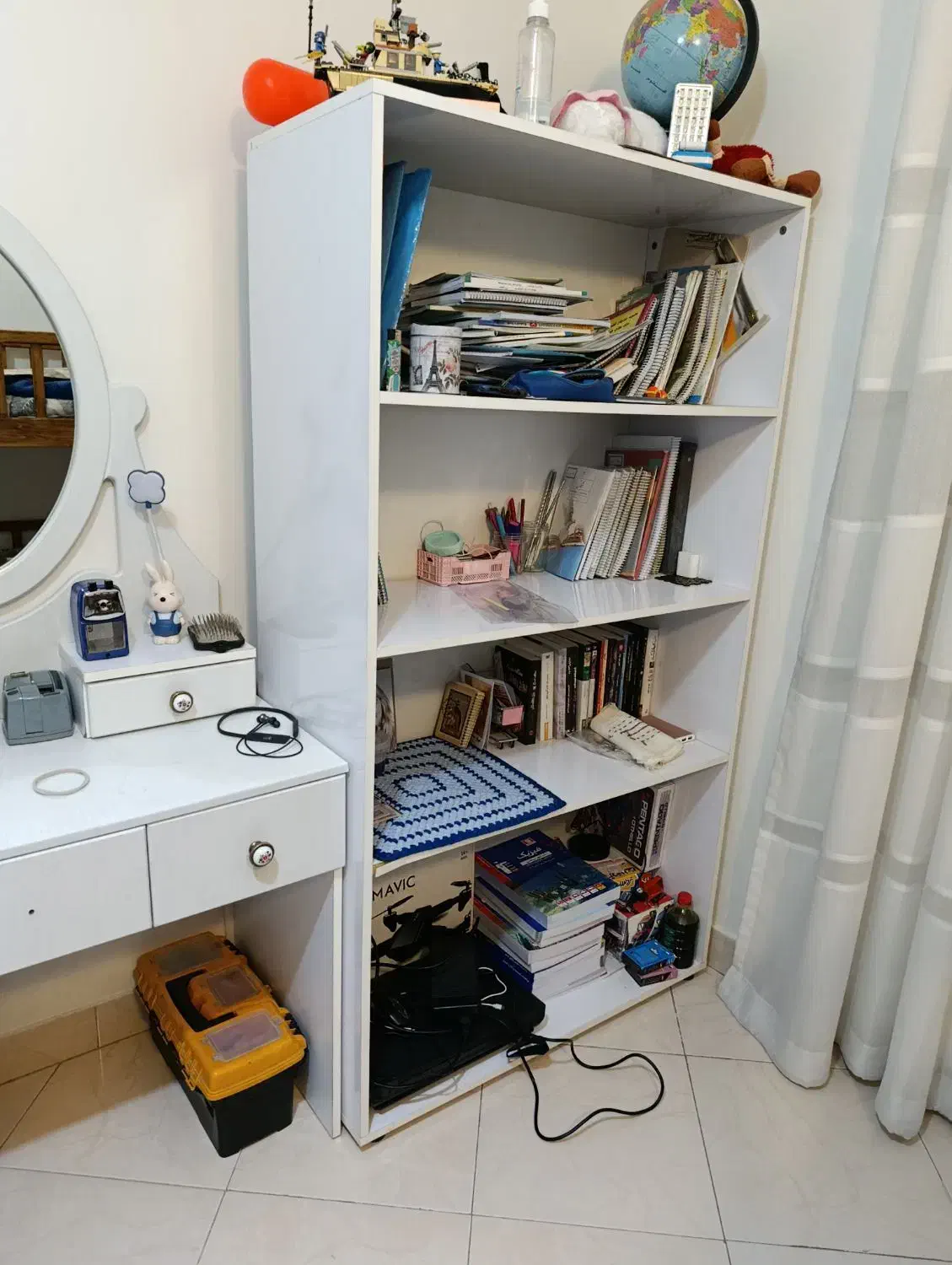 میز آینه و کتابخانه|کتابخانه، شلف، قفسه‌های دیواری|تهران, مینای شمالی (مخبر)|دیوار