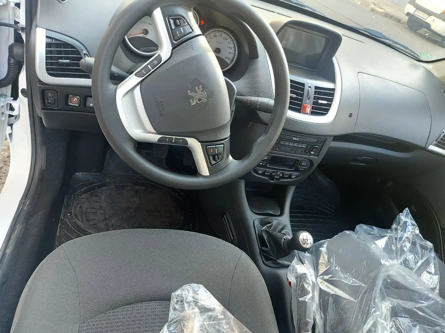 پژو 207i پانوراما tu5p صفر دنده ارتقامدل۱۴۰۴|خودرو سواری و وانت|تهران, ستارخان|دیوار