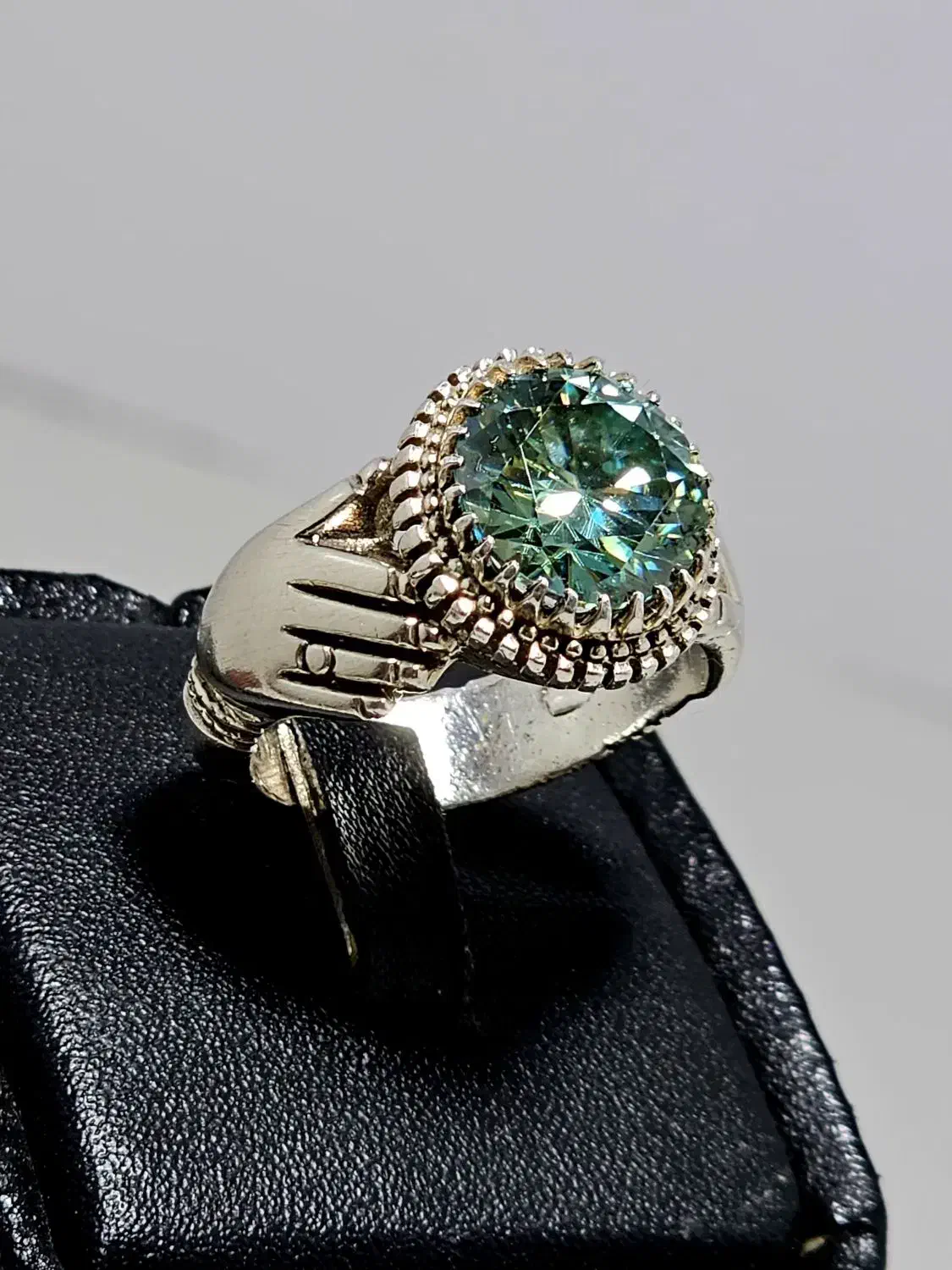 موزنایت الماس روسی|جواهرات|اصفهان, باغ فدک|دیوار