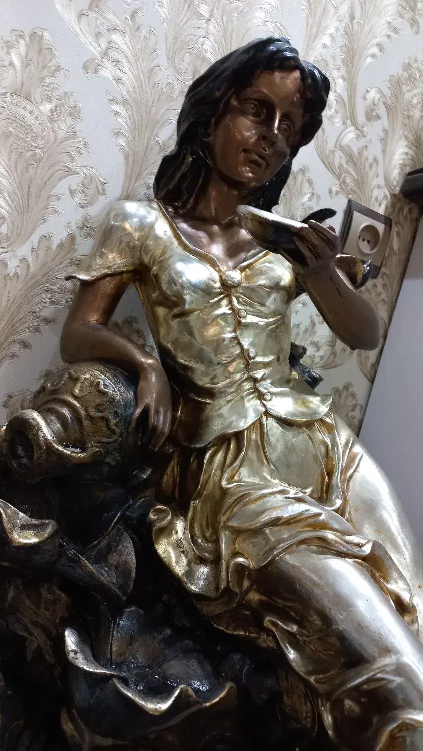 آبنما|مجسمه، تندیس، ماکت|ری, علایین|دیوار