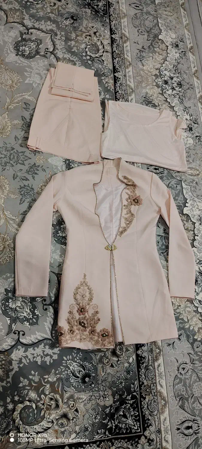 فروش لباس عروس به همراهی تمامی وسایل به قیمت خوب|لباس|پاسارگاد, |دیوار