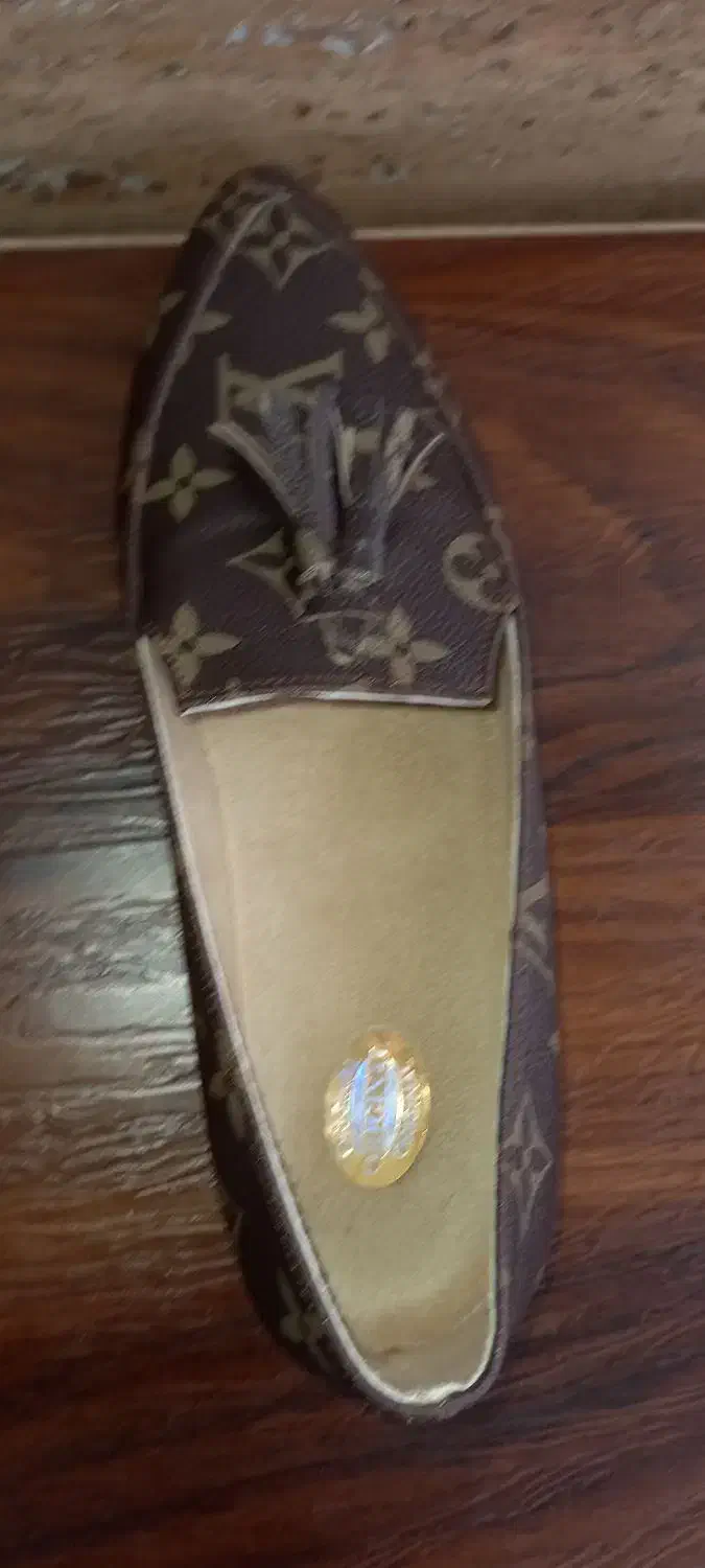 کفش|کیف، کفش، کمربند|دورود, |دیوار