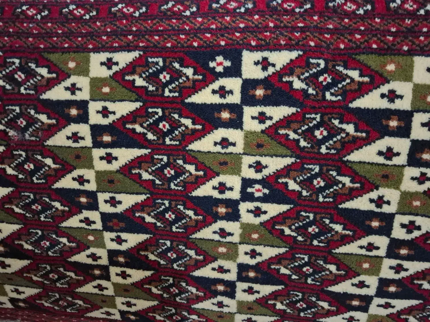 متکا مخطع پشتی دستباف|پشتی|شاهین‌شهر, فردوسی|دیوار