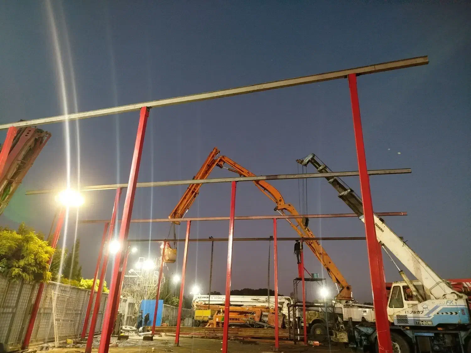 ساخت سوله وسقف شیروانی گلخانه صنعتی پل جرثقیل|خدمات پیشه و مهارت|فلاورجان, |دیوار