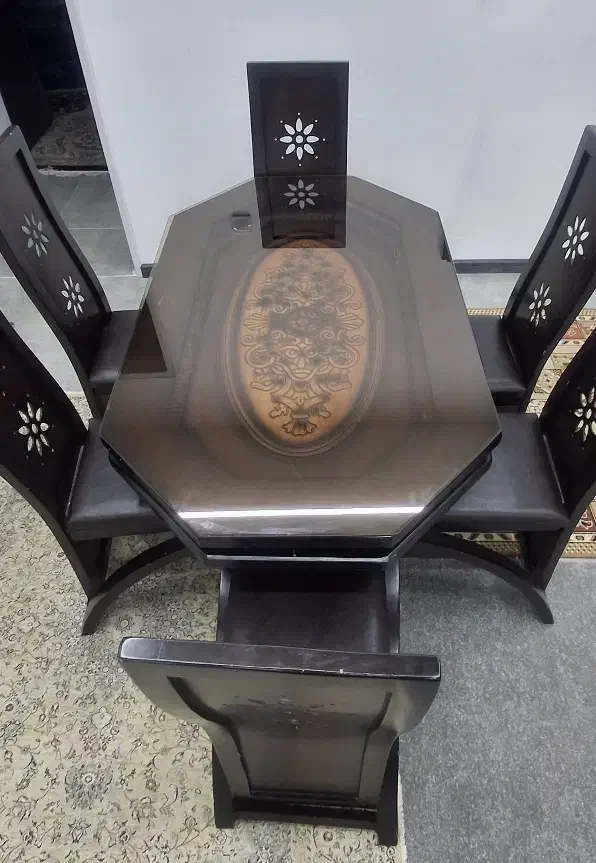 فروشی فوری|میز و صندلی غذاخوری|صدرا-فارس, فاز ۱|دیوار