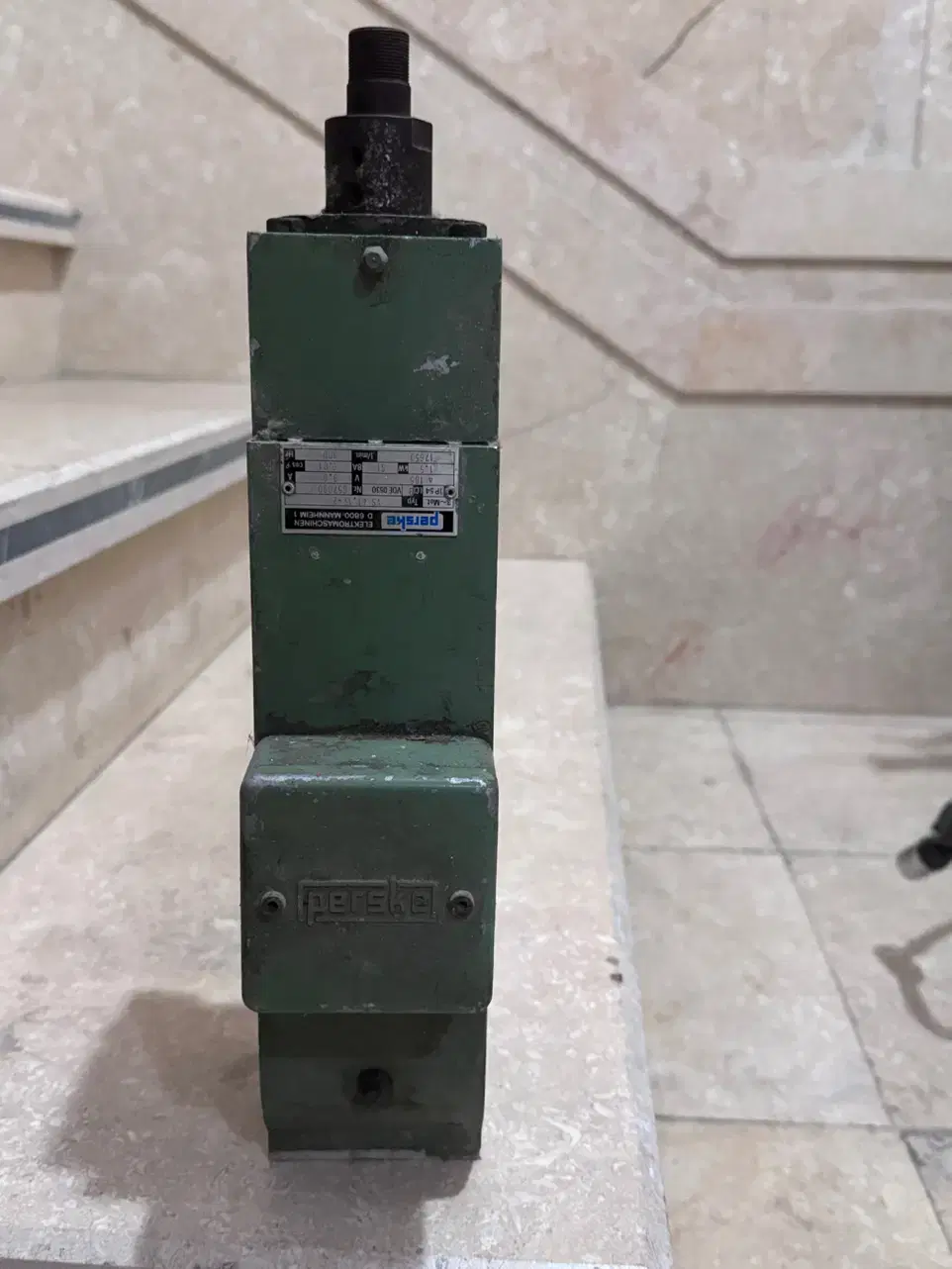 قالب گلدان فایبرگلاس دینام ده اسب ، گاری چهارچرخ|ابزارآلات|تهران, چهارصد دستگاه|دیوار
