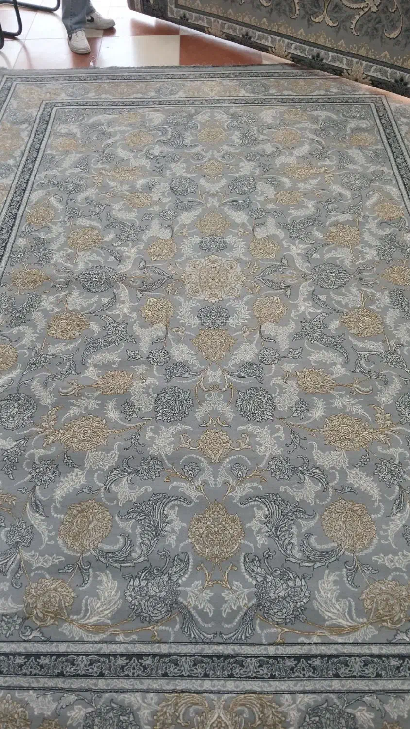 ۳تا فرش ۹متری ۷۰۰شانه مدل حریر. انبار خورشید|فرش|خرم‌آباد, |دیوار