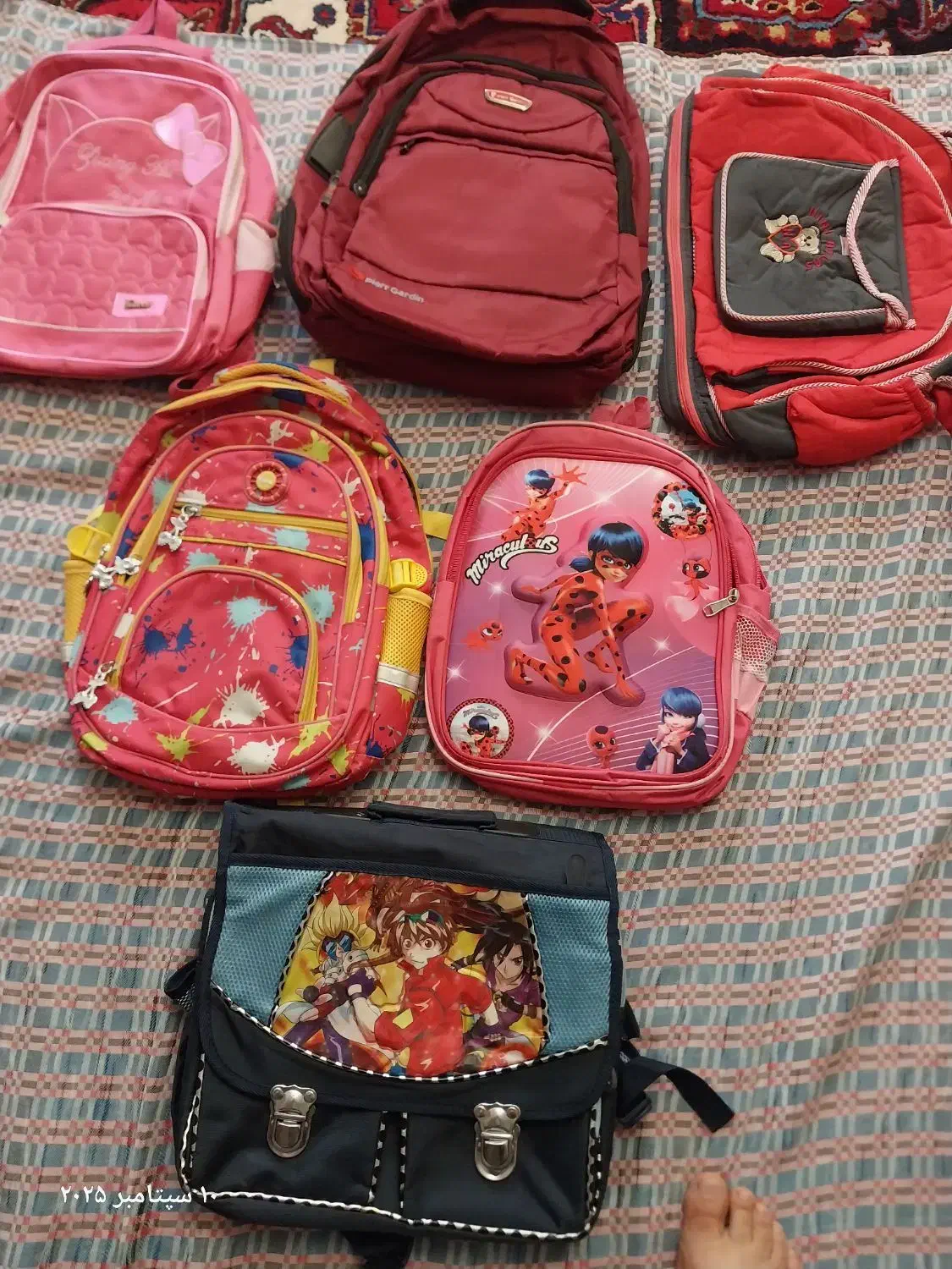 کیف مدرسه|کیف، کفش، کمربند|اهر, |دیوار