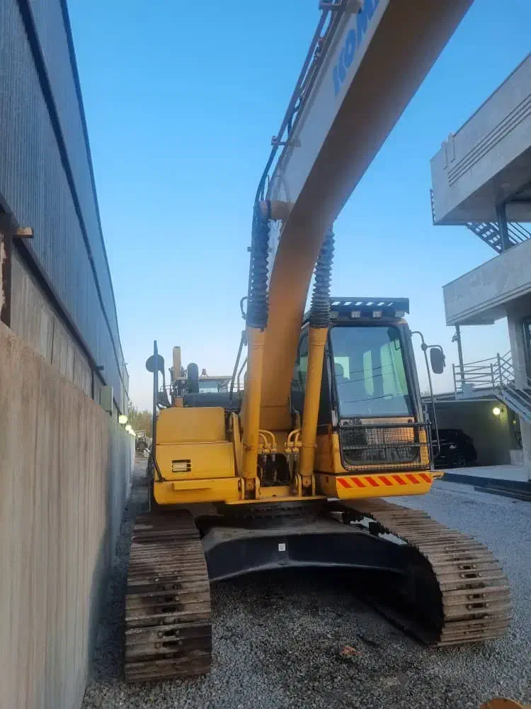 بیل مکانیکی کوماتسو ۲۲۰|خودرو سنگین|میاندوآب, |دیوار