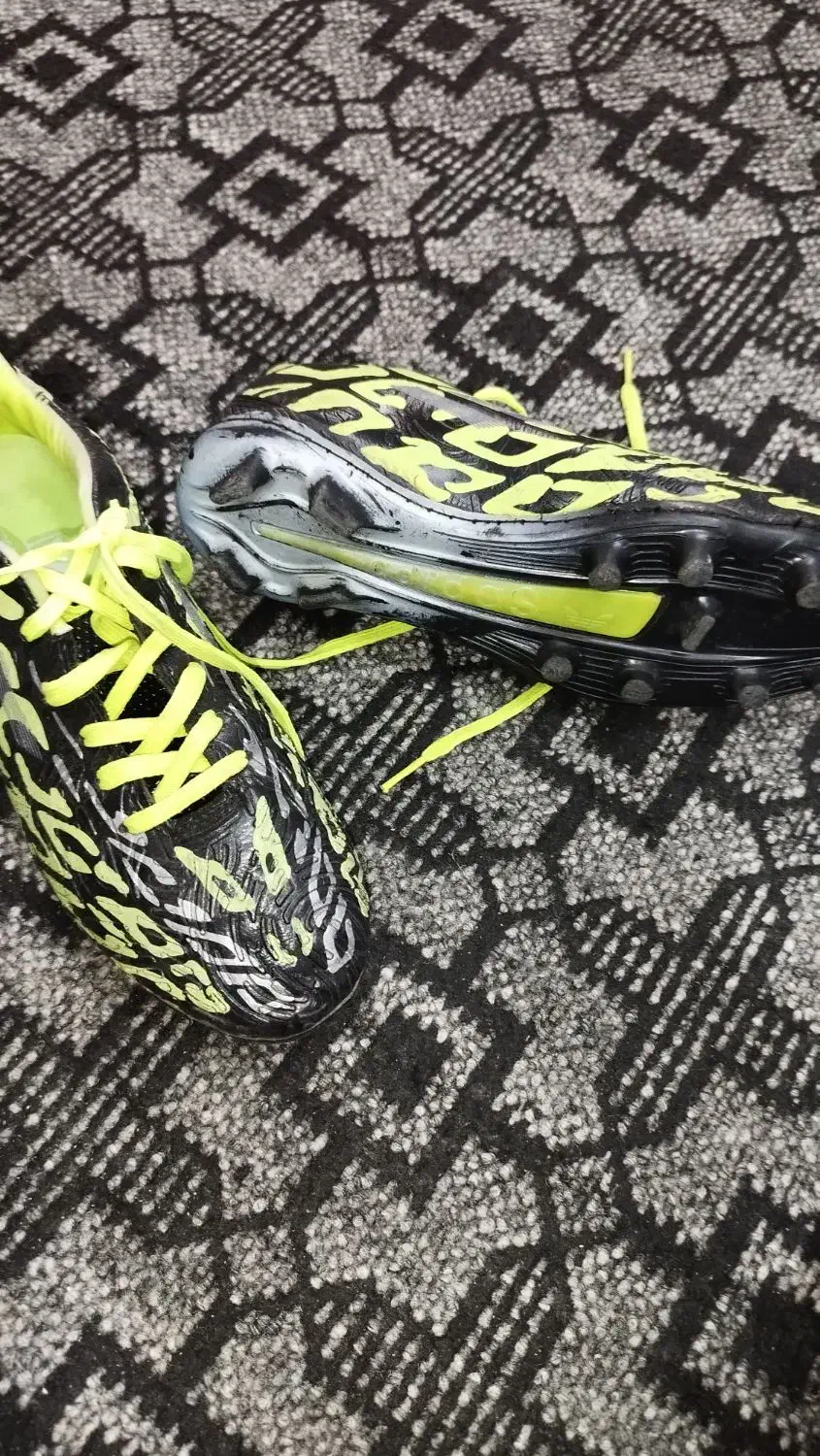 کتونی فوتبال چمن|تجهیزات ورزشی|رودسر, |دیوار