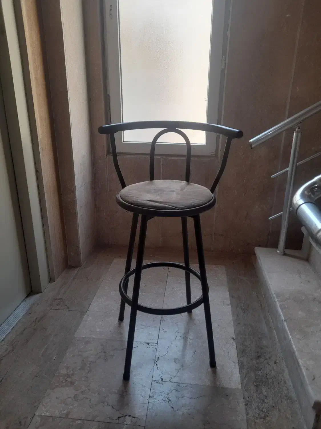 صندلی|صندلی و نیمکت|کیش, |دیوار