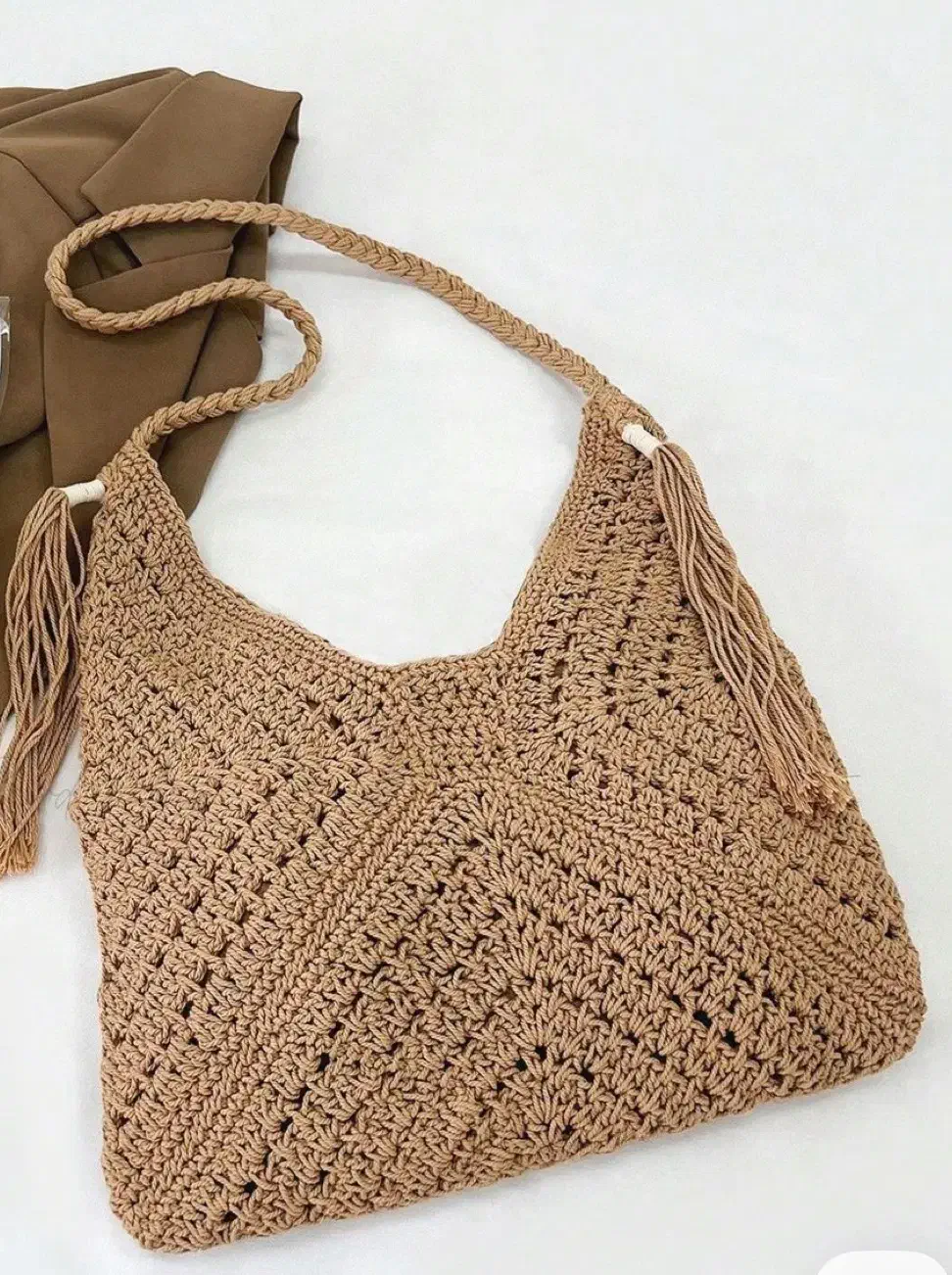 کیف و کلاه|کیف، کفش، کمربند|رشت, لاکان شهر|دیوار