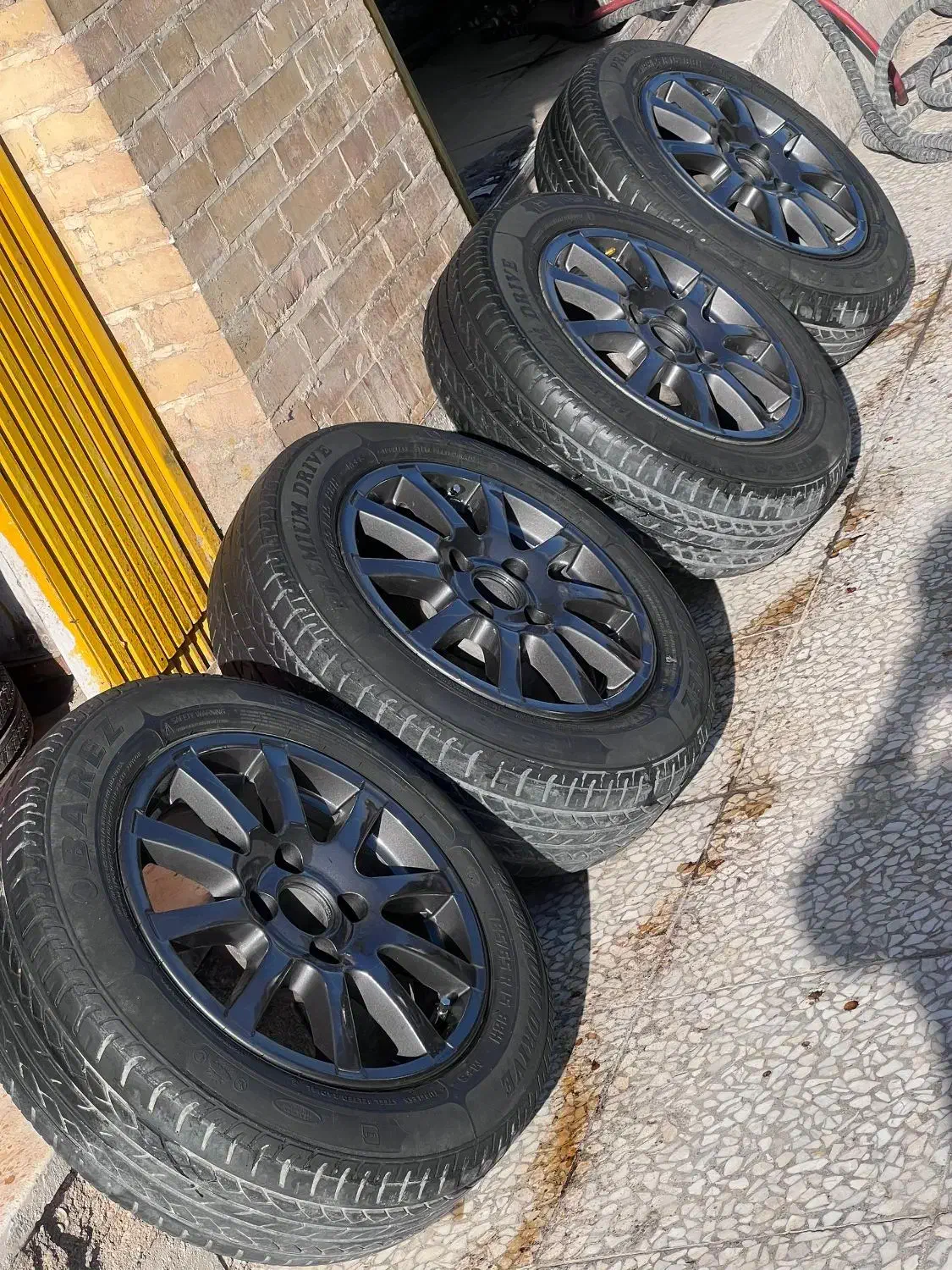 رینگ و لاستیک  تمیز و مرتب دودی|قطعات یدکی و لوازم جانبی|زابل, |دیوار