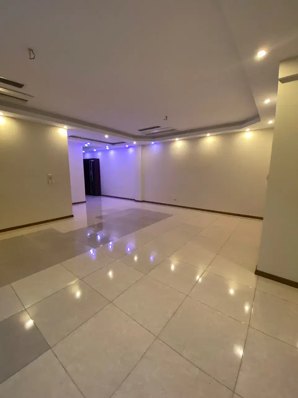 میدان قبا۱۱۳متر۲خواب سالن بزرگ لوکیشن تاپ