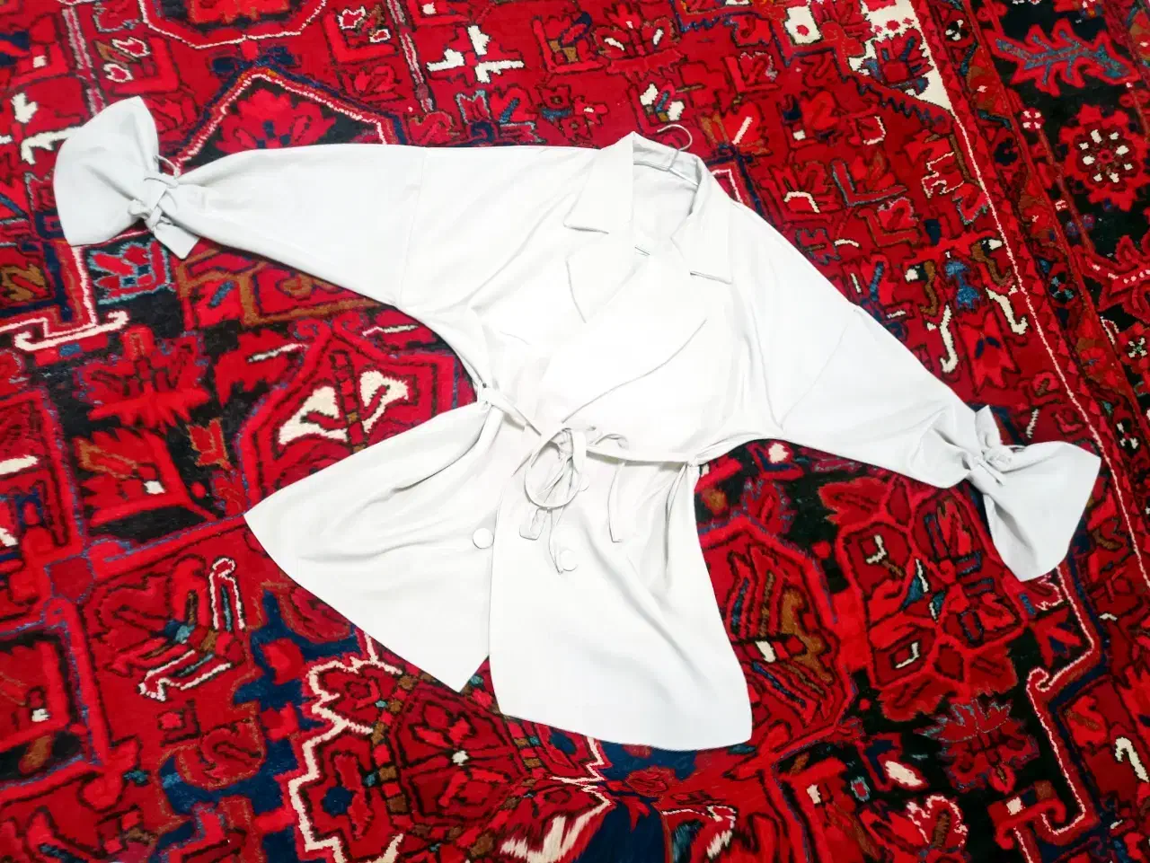 کت عروسکی|لباس|بناب, |دیوار