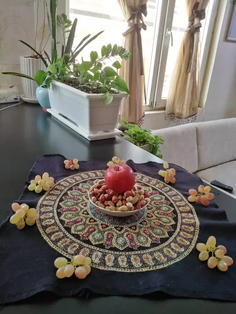 رومیزی سورمه ایی با نخ گیاهی|پرده، رانر، رومیزی|کرمان, |دیوار