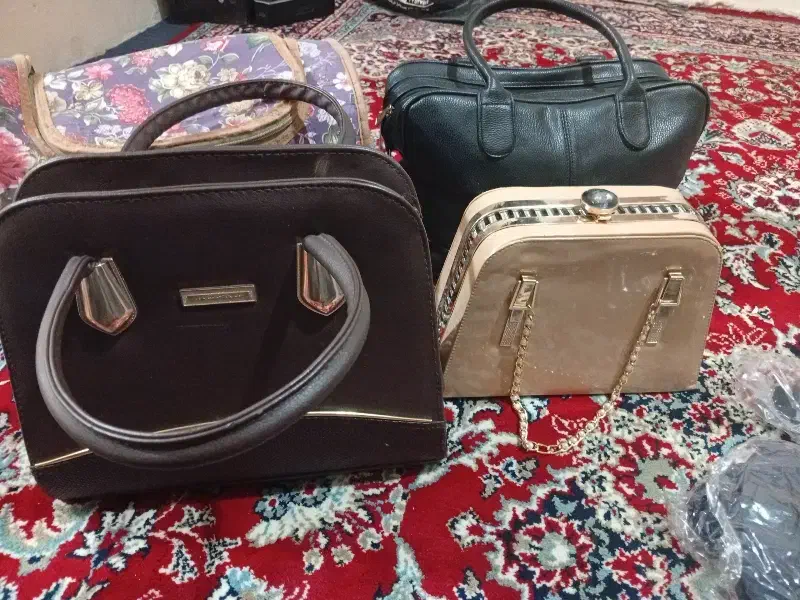 چهار عدد کیف زنانه و ست لباس ورزشی پسرانه|کیف، کفش، کمربند|کرمان, |دیوار