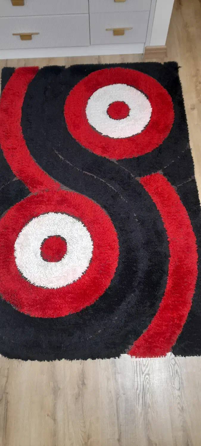 دوعدد فرش|فرش|رودهن, |دیوار