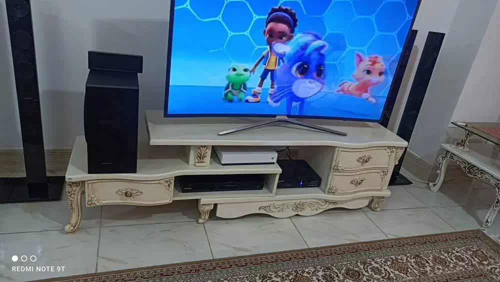 یک دست مبل بسیار بسیار تمیز و یک عدد زیرTV|مبلمان خانگی و میز عسلی|جم, |دیوار