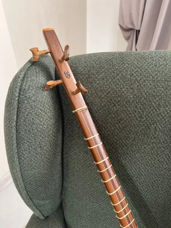 سه تاربا مهر یاور|سازهای سنتی|کرمانشاه, |دیوار