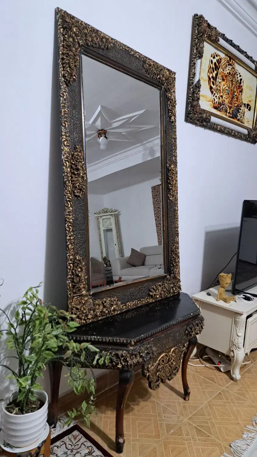 آینه|آینه|رشت, حمیدیان|دیوار