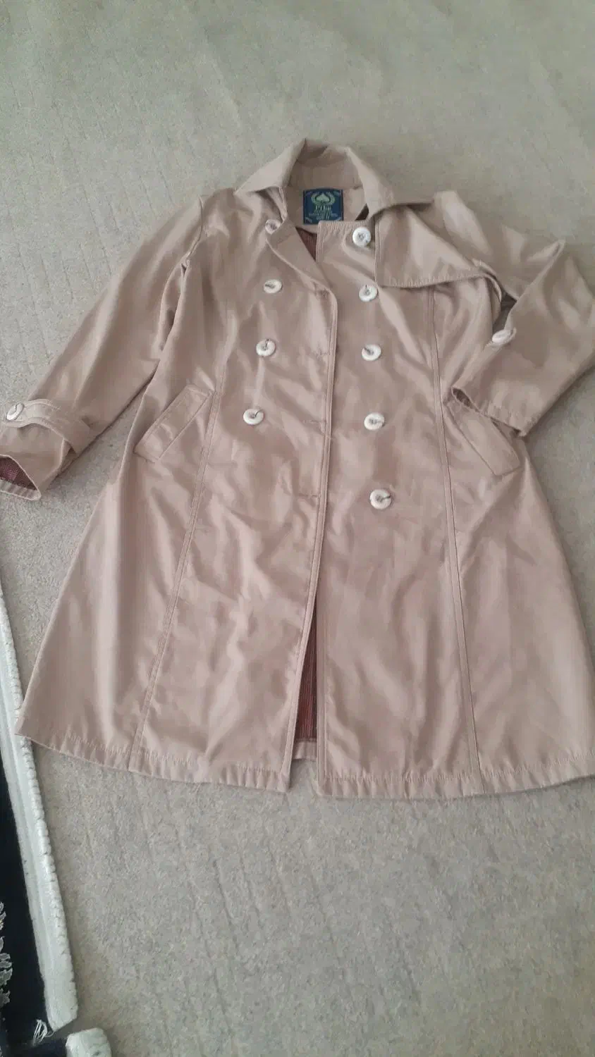 بارونی کرم رنگ|لباس|گنبد کاووس, |دیوار