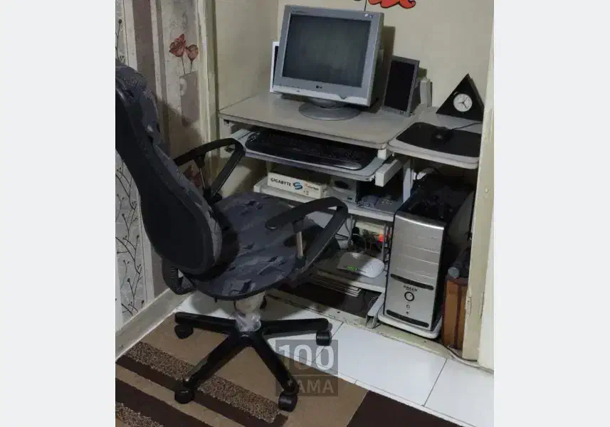 کاممیوتر و میز کامپیوتر جمع و جور و نو|میز تحریر و کامپیوتر|دوگنبدان, |دیوار