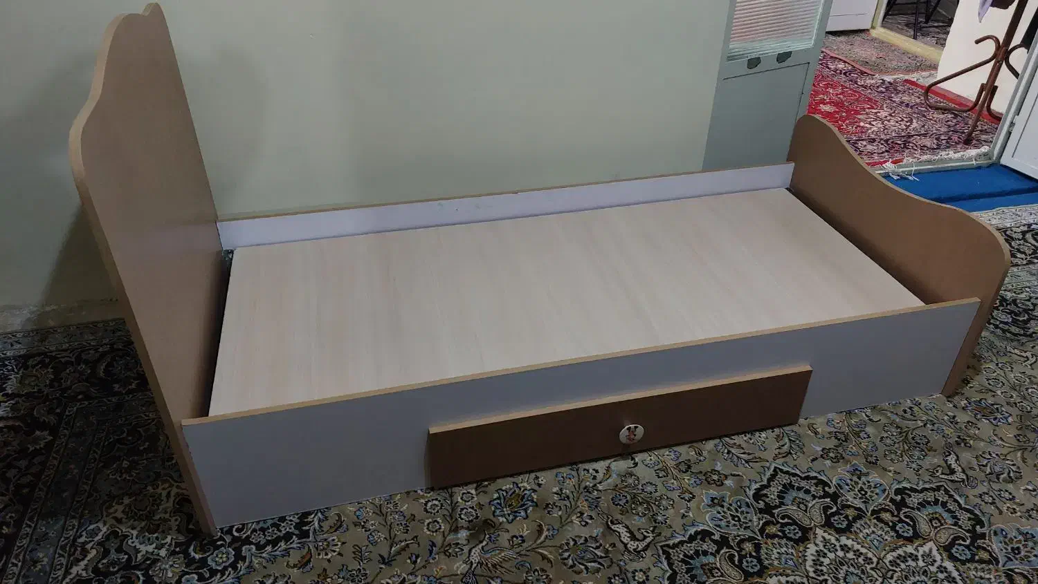 تخت خواب نوجوان|تخت و صندلی بچه|شازند, |دیوار