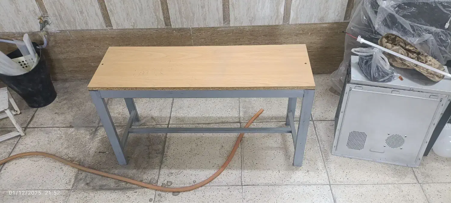 یک عدد نیم کت فلزی|صندلی و نیمکت|قرچک, مهدیه|دیوار