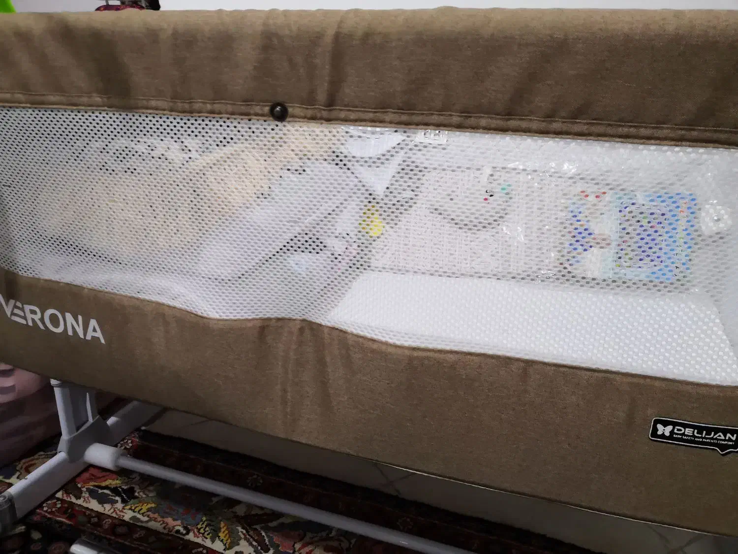 1تخت کودک ورونا و 1 گهواره برقی خارجی|تخت و صندلی بچه|سنندج, |دیوار