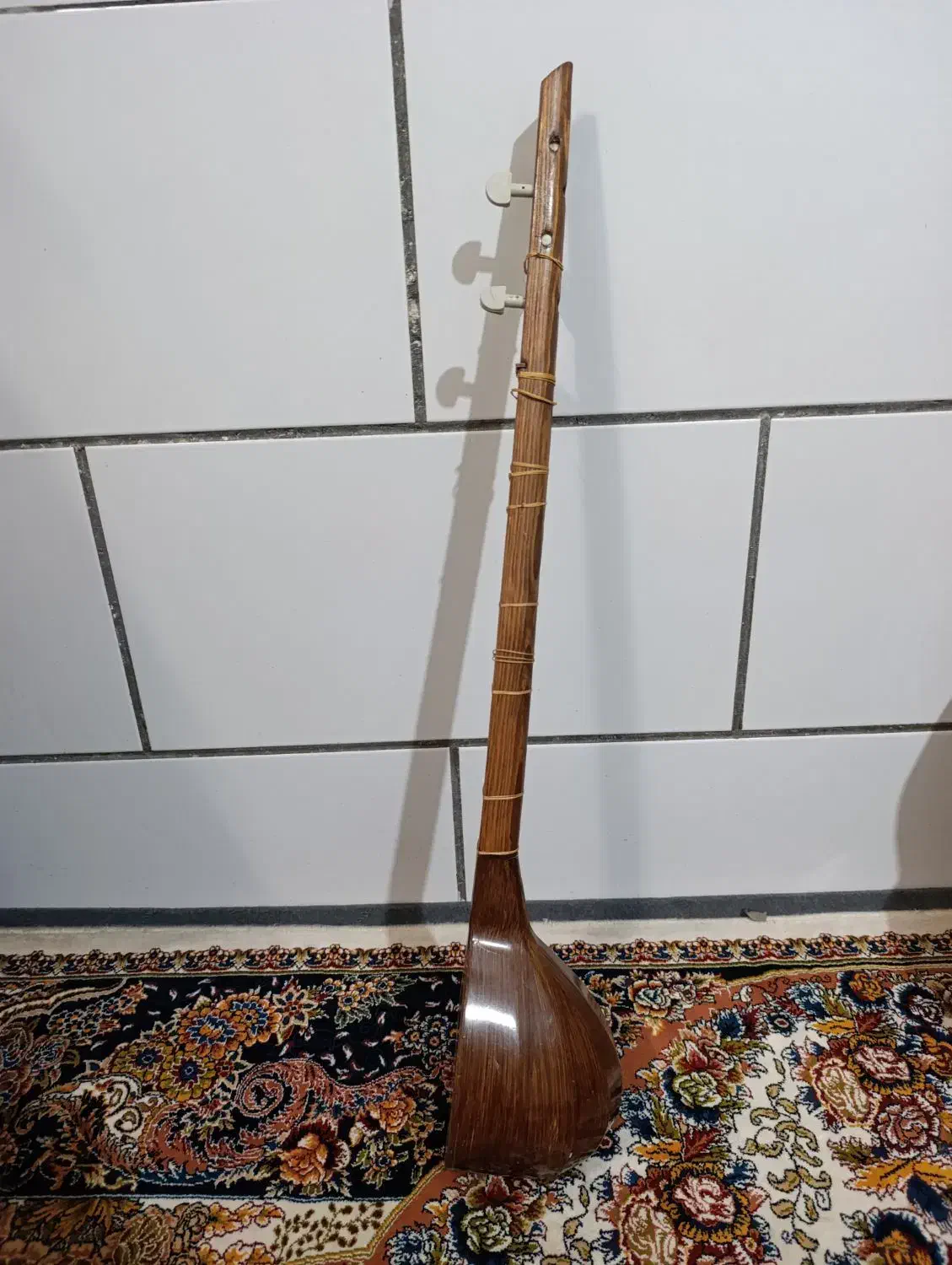 سه تار|سازهای سنتی|شیراز, محراب|دیوار